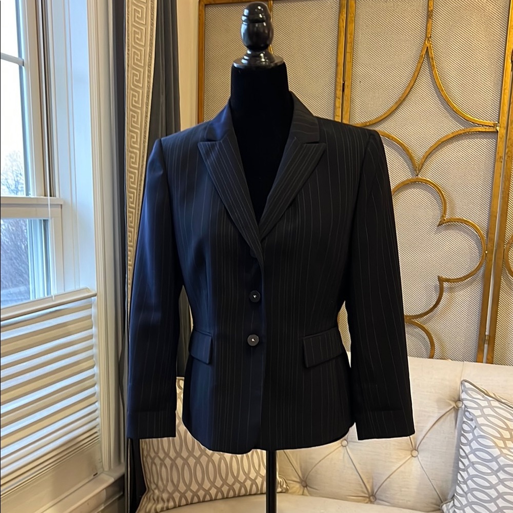 Tahari Black Structured Blazer with Notched Lapels
